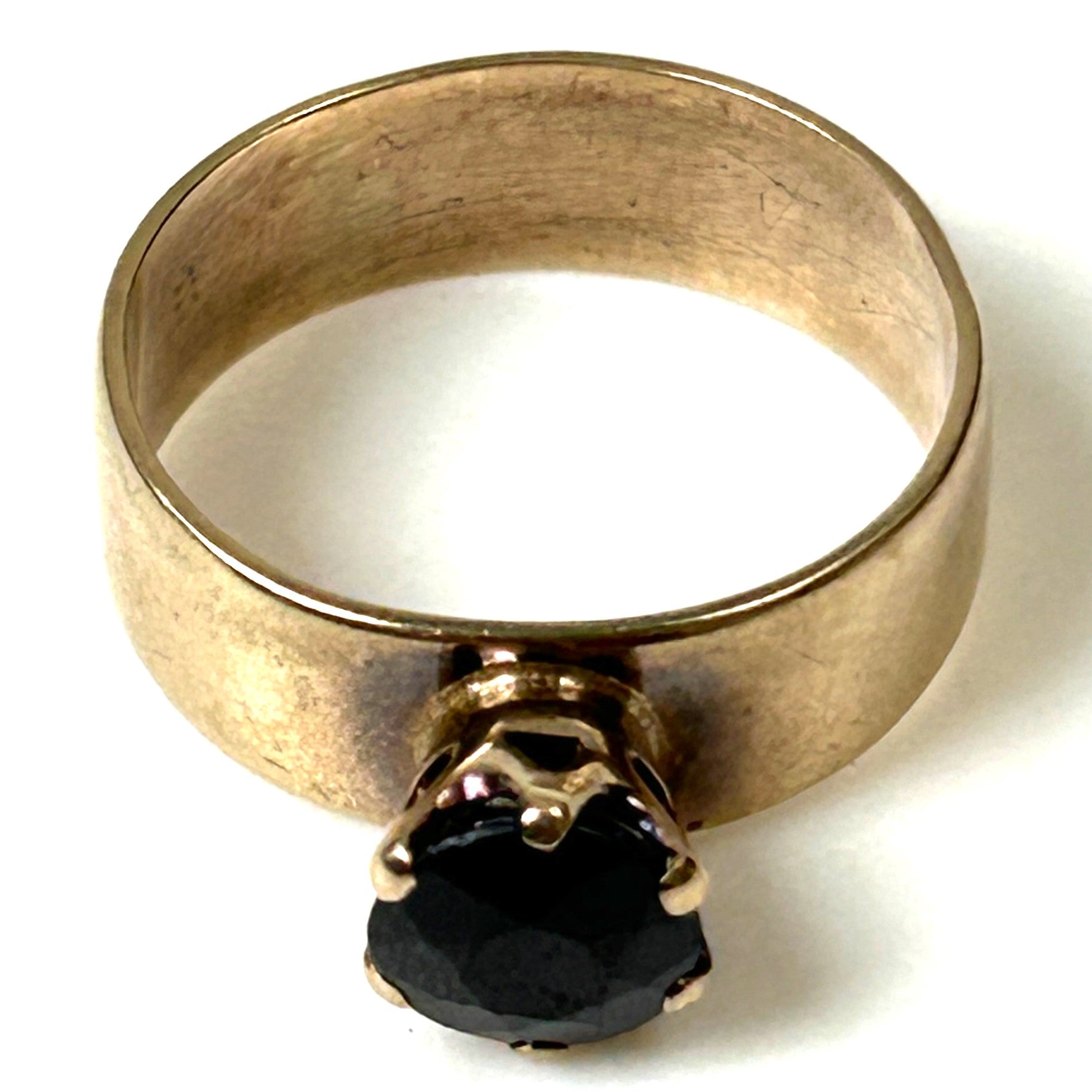 9ct Gold and Garnet Ring