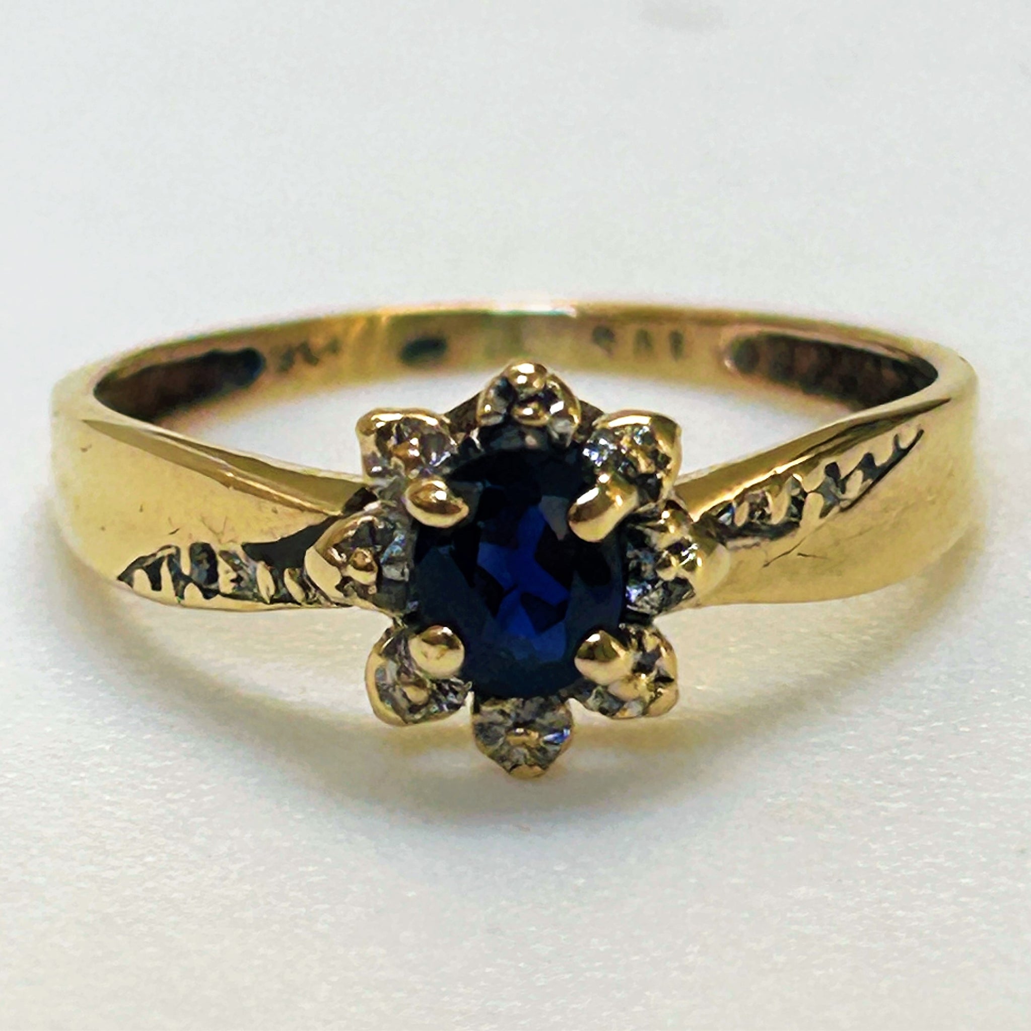 Vintage 9ct Gold and Sapphire Ring