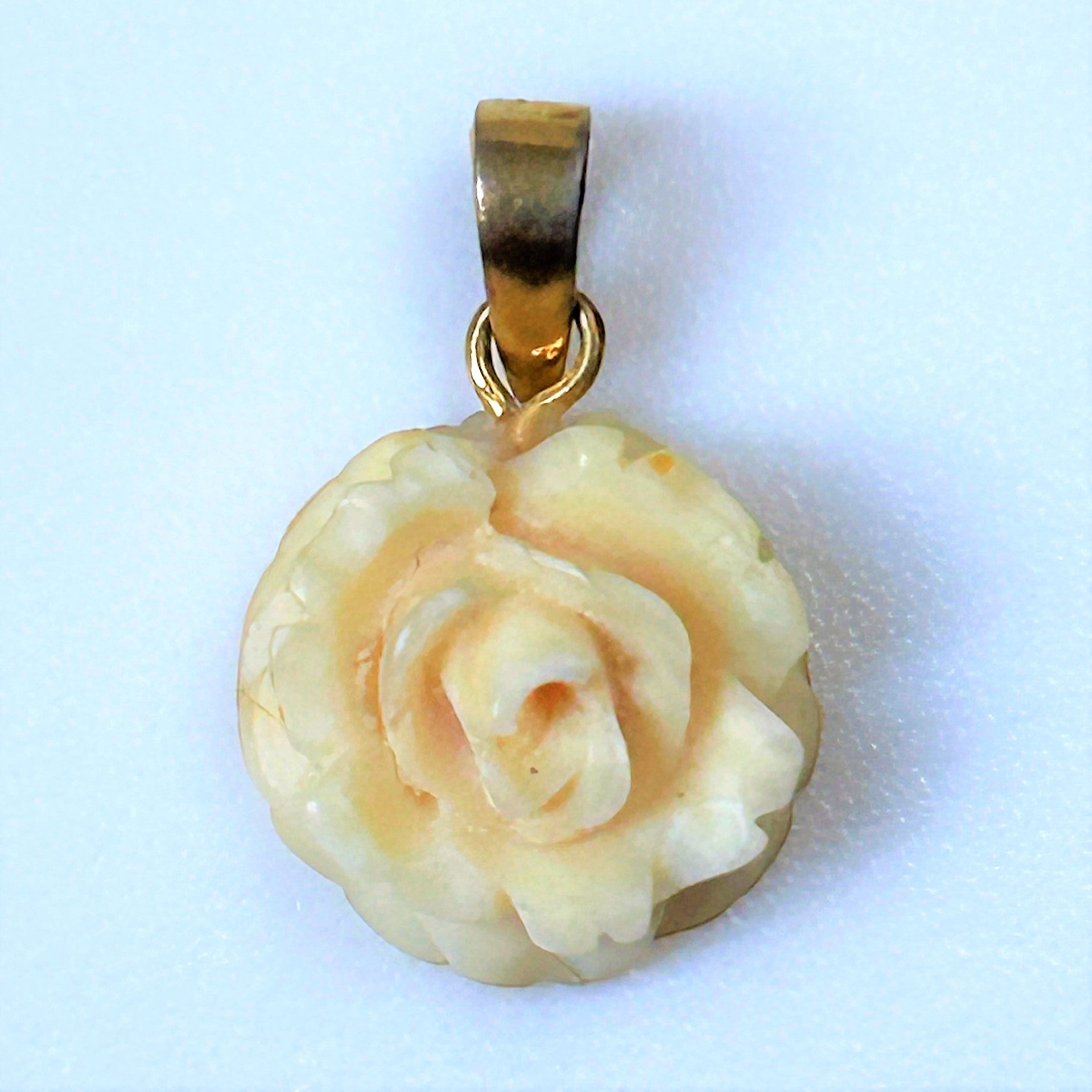 Small Vintage 9ct Gold “Rose” Pendant