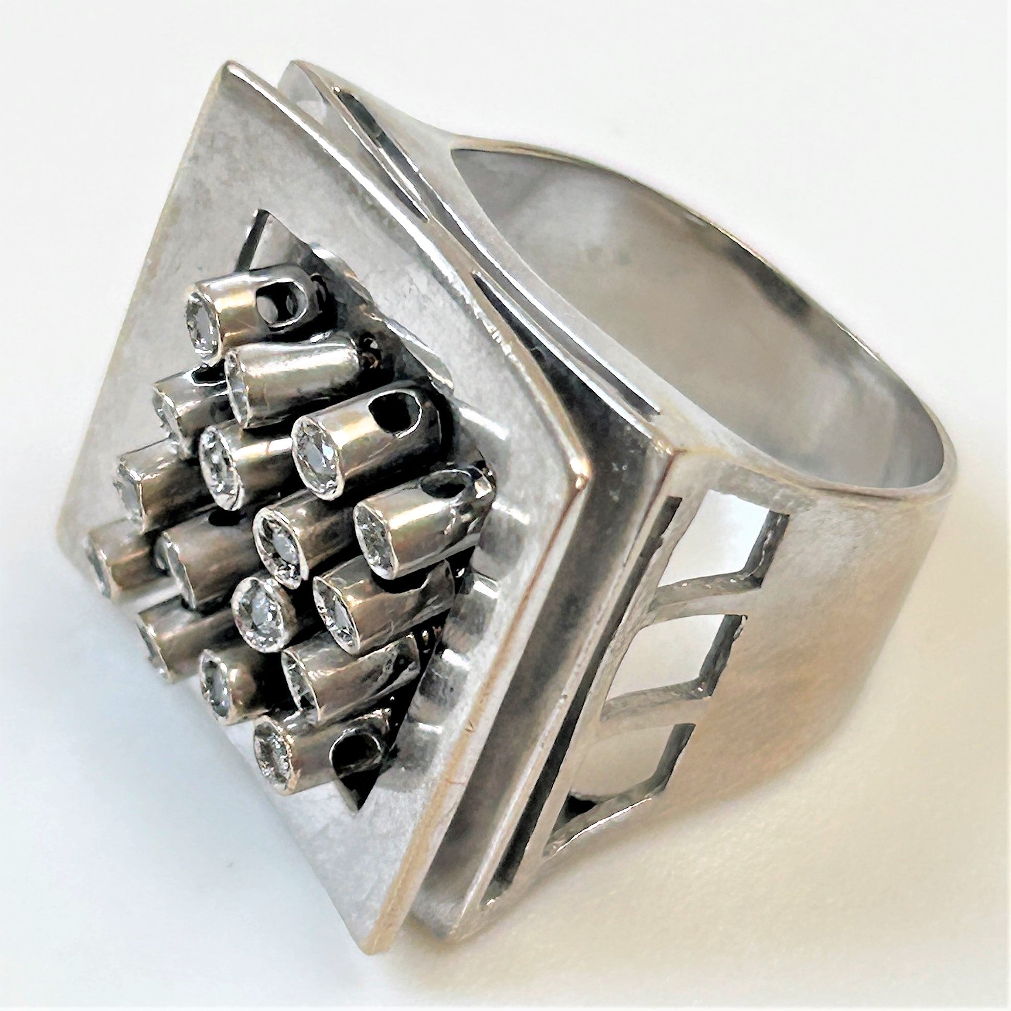 Modernist Style 18ct White Gold and Diamond “Jiggle” Ring