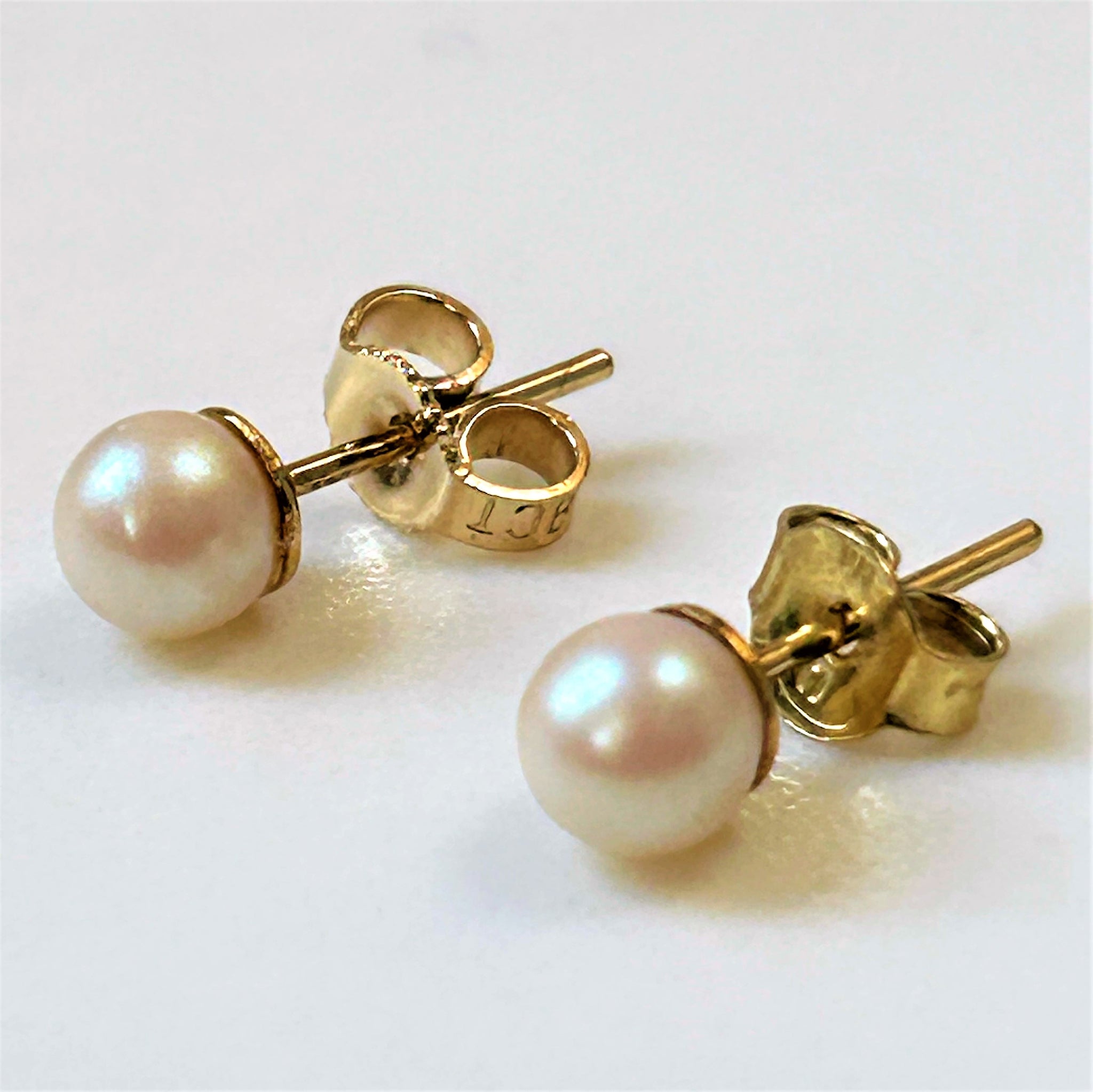 9ct Gold and Pearl Stud Earrings
