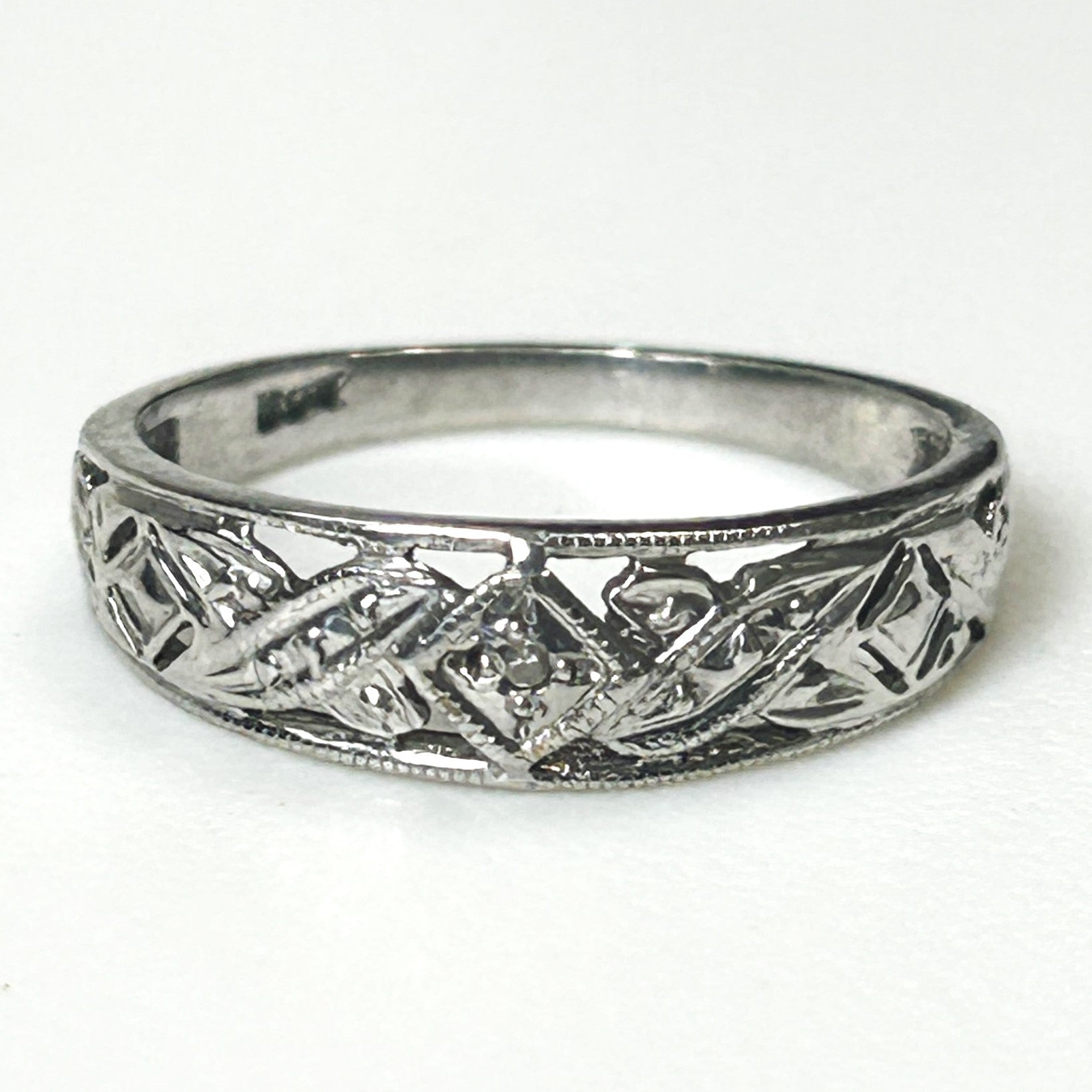 9ct White Gold and Diamond Ring