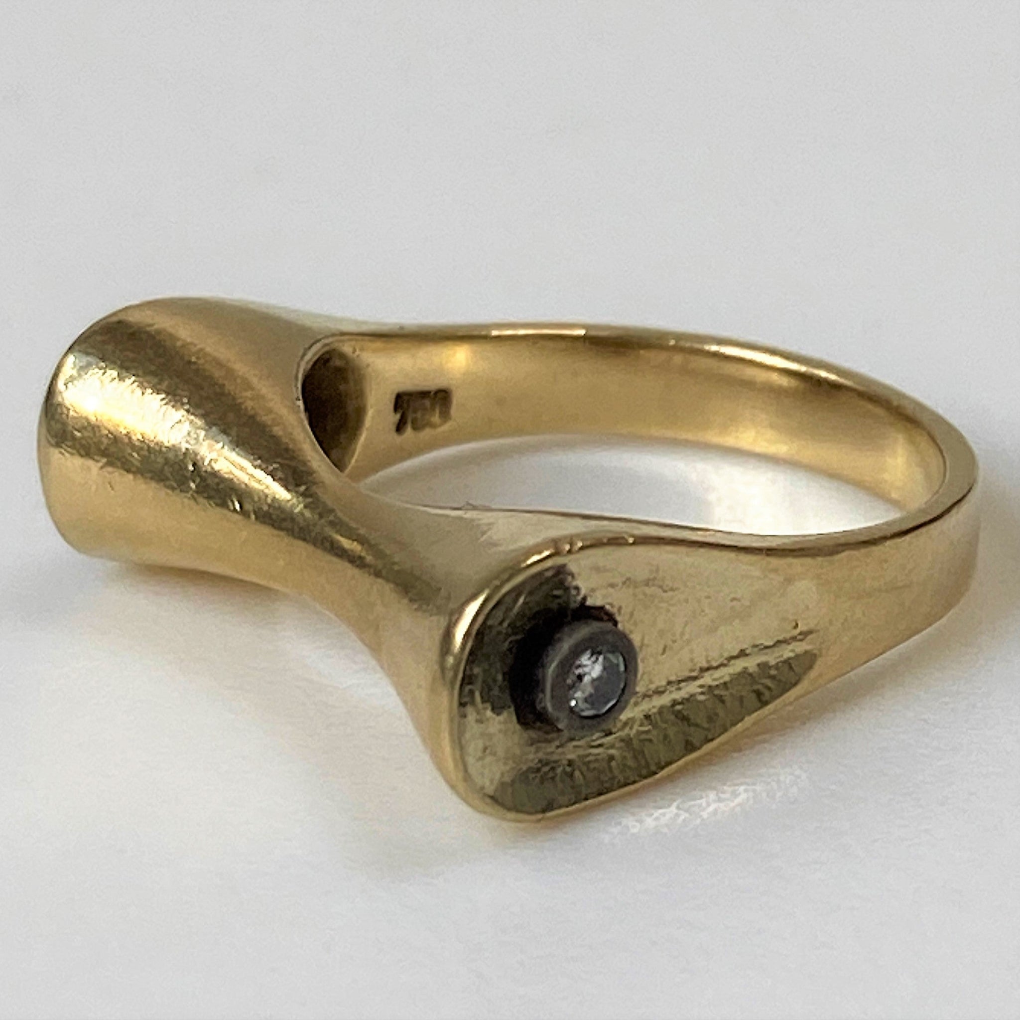 Modernist 18ct Gold and Diamond Ring