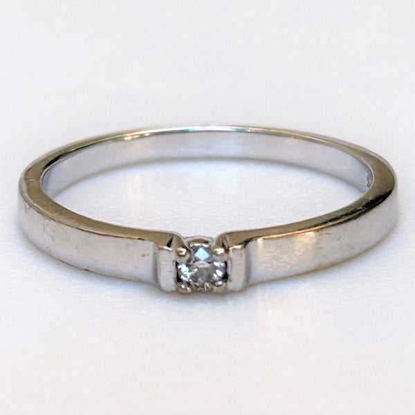 9ct White Gold and Diamond Ring