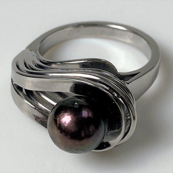 Vintage 18ct White Gold and Black Pearl Ring
