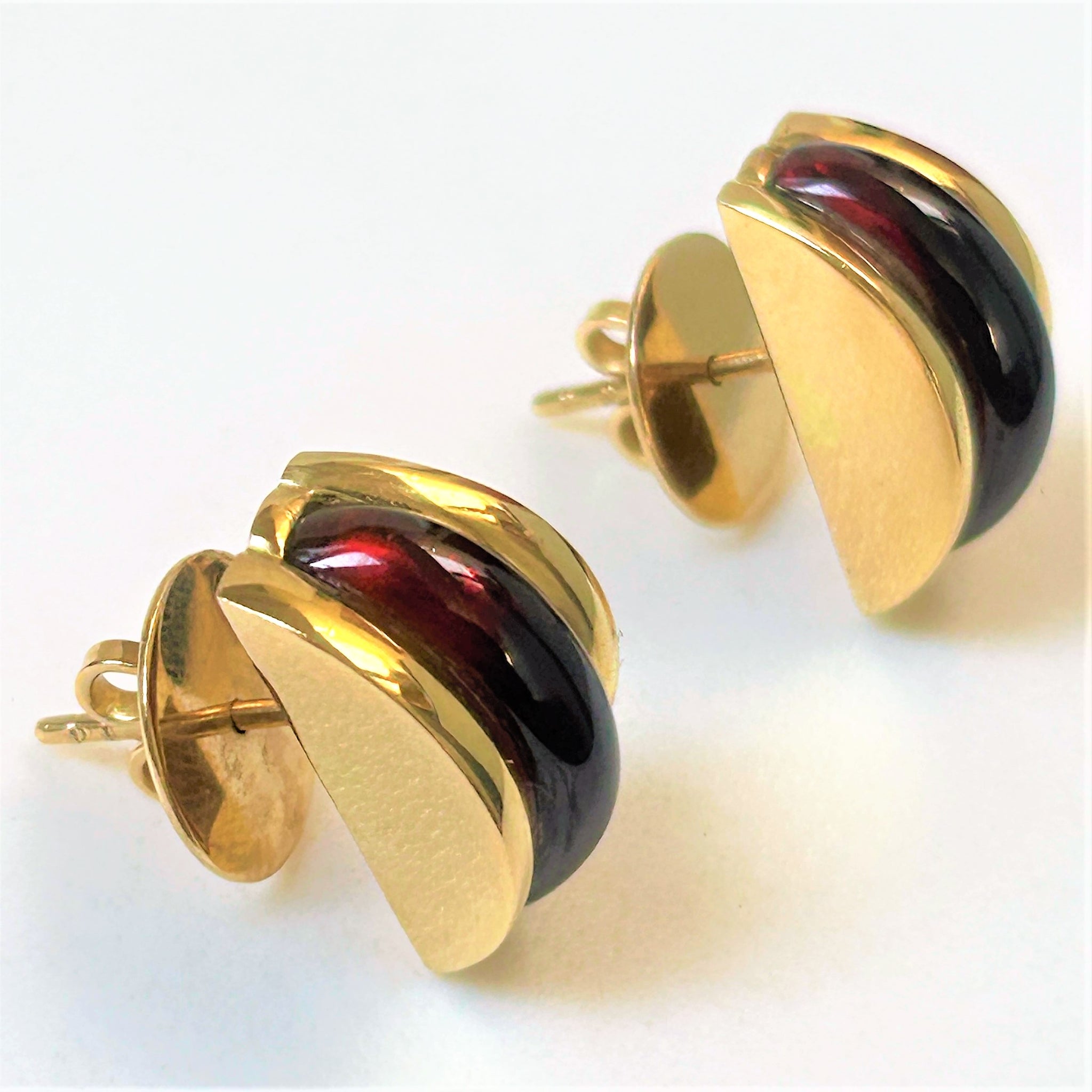 18ct Yellow Gold and Garnet Stud Earrings