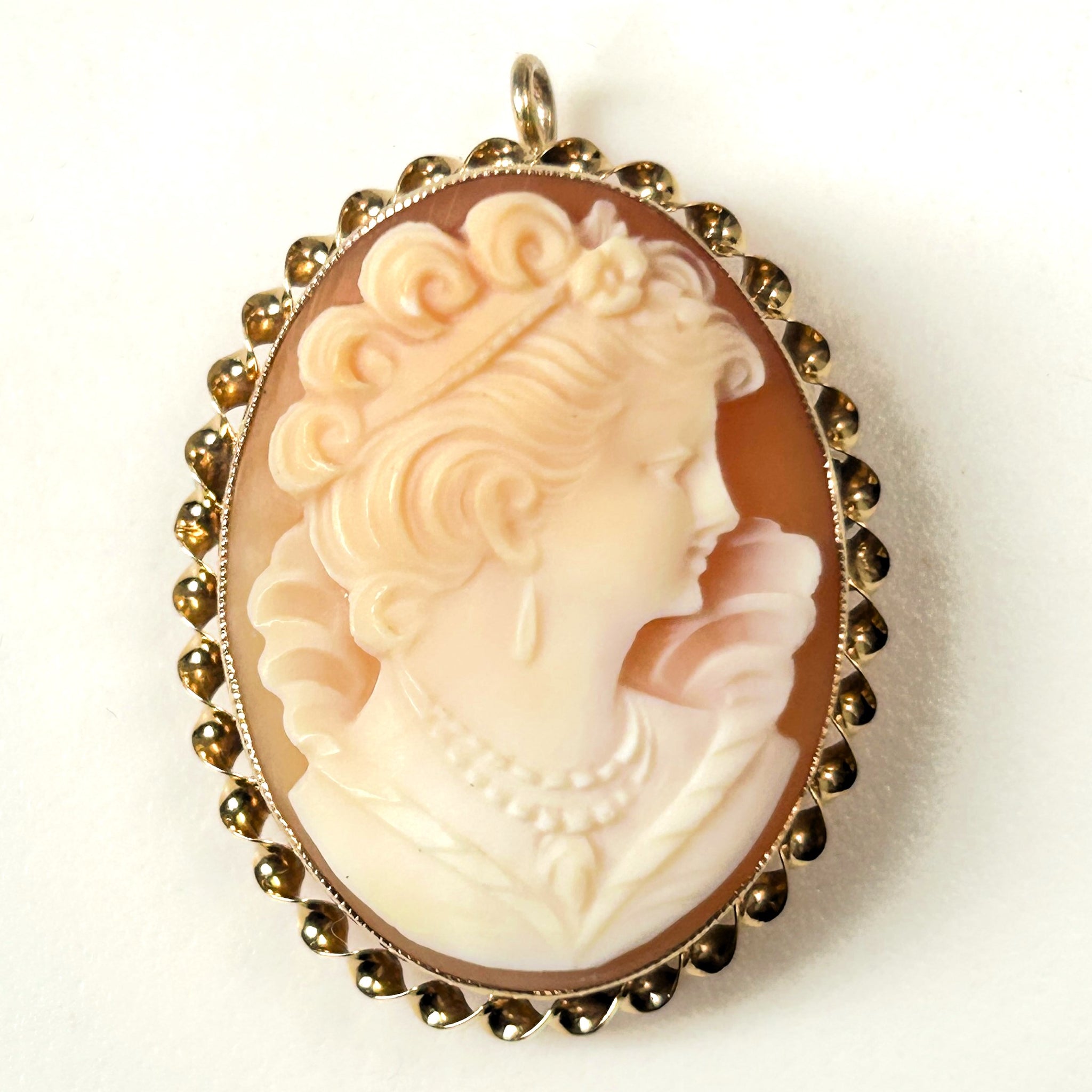 Vintage 9ct Gold and Shell Cameo Pendant Brooch
