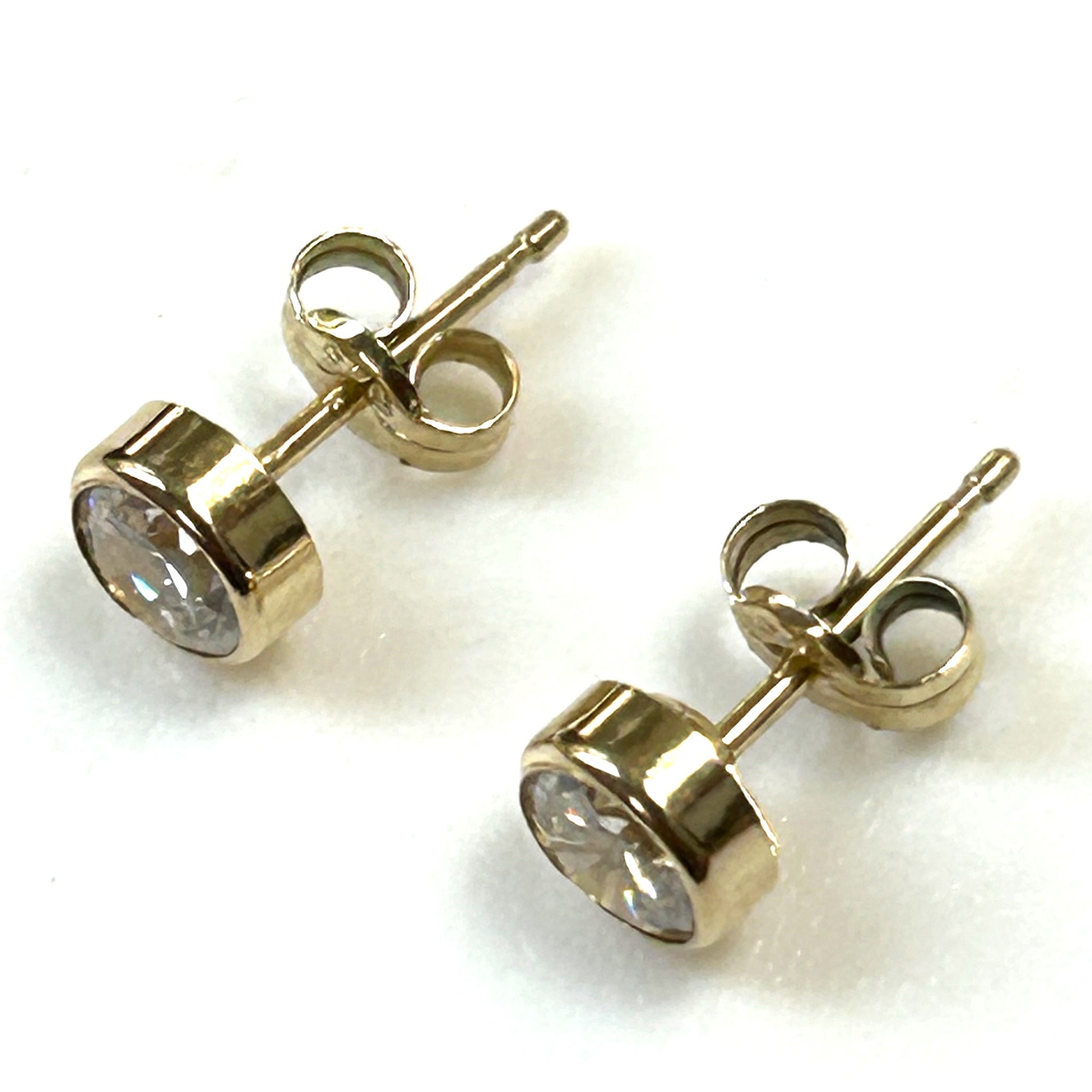 9ct Yellow Gold and Crystal Stud Earrings