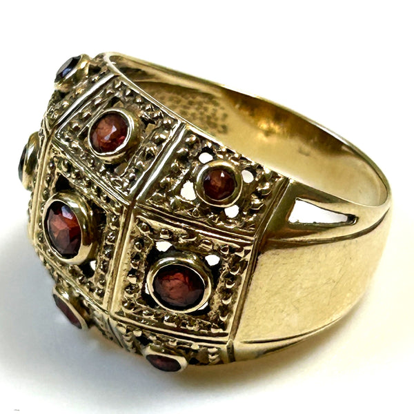 Vintage 9ct Gold and Garnet Ring