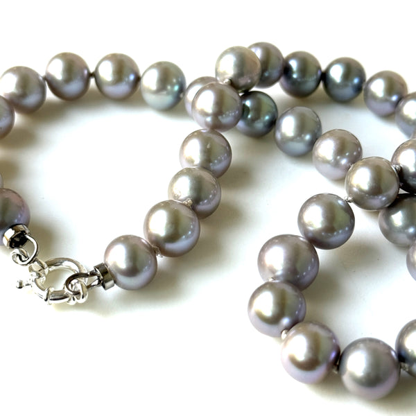 Vintage Pearl Necklace with Silver Clasp