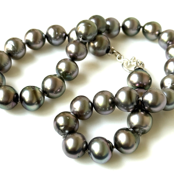 Vintage Pearl Necklace with Silver Clasp