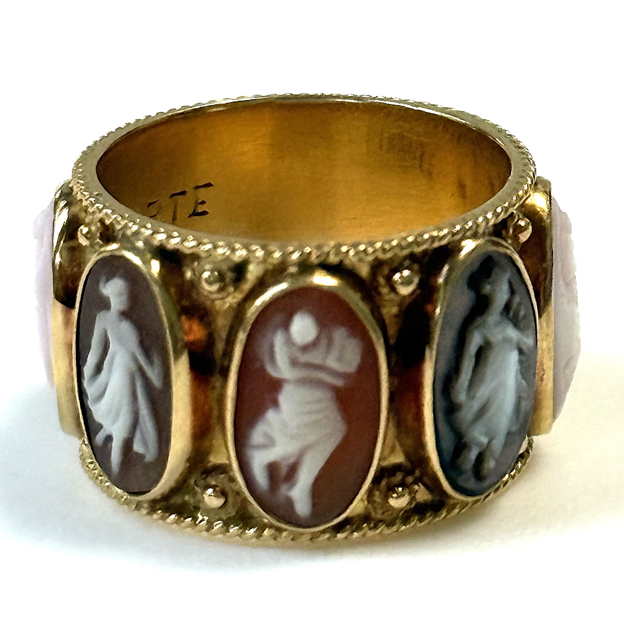 Vintage Italian 18ct Yellow Gold and Cameo Shell Ring