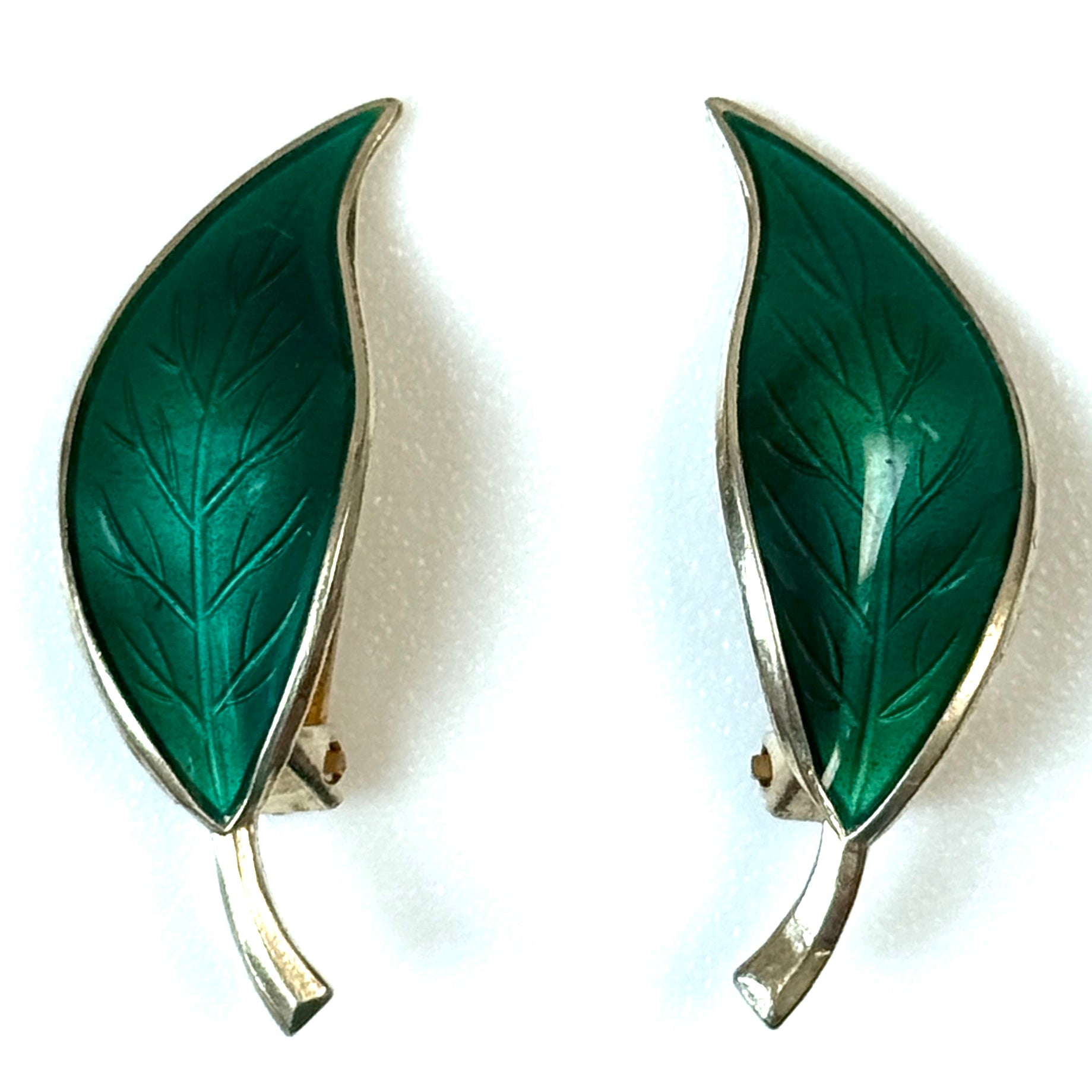 Vintage David-Andersen Green Enamel Leaf Earrings by Willy Winnaess