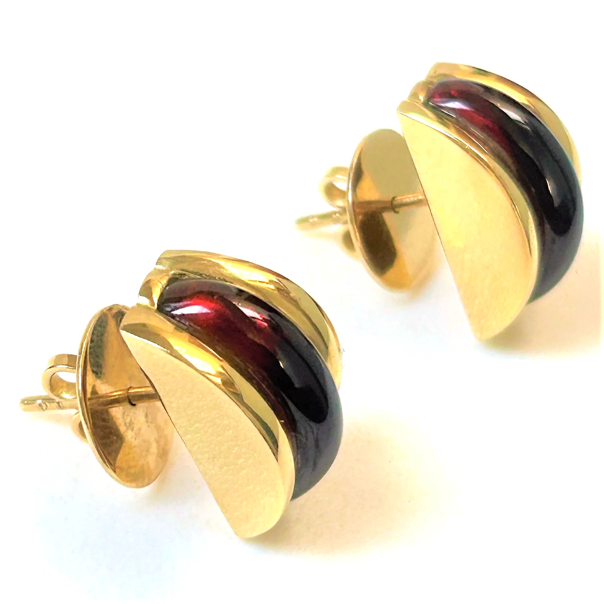 18ct Yellow Gold and Garnet Stud Earrings