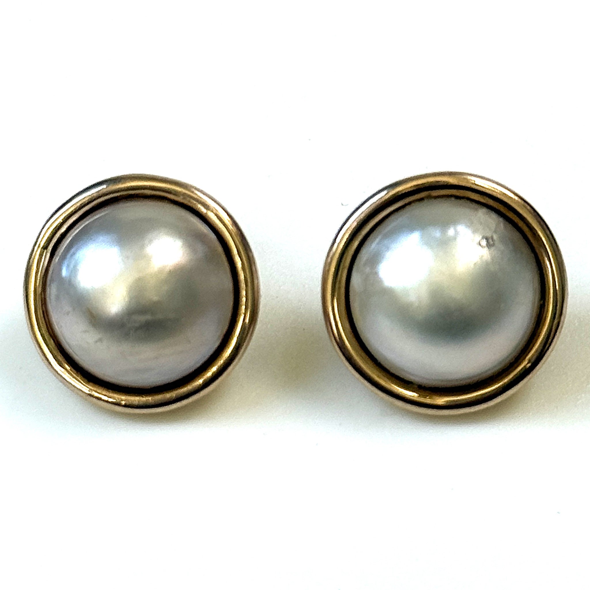 Vintage 9ct Yellow Gold and Mabe Pearl Stud Earrings