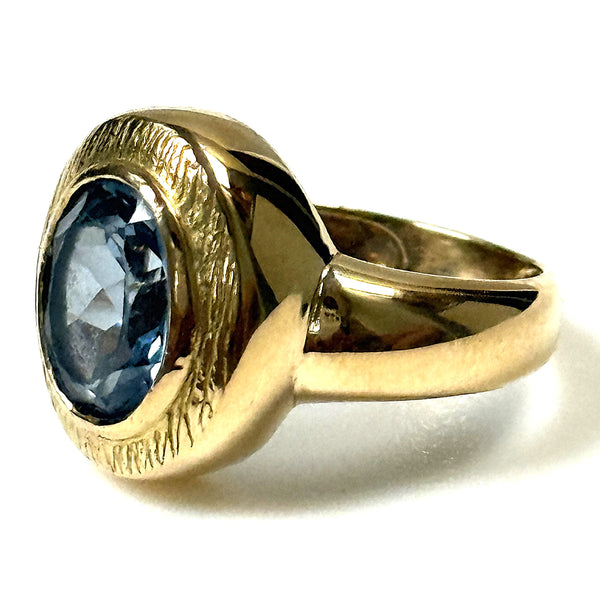 18ct Yellow Gold and Blue Topaz Ring