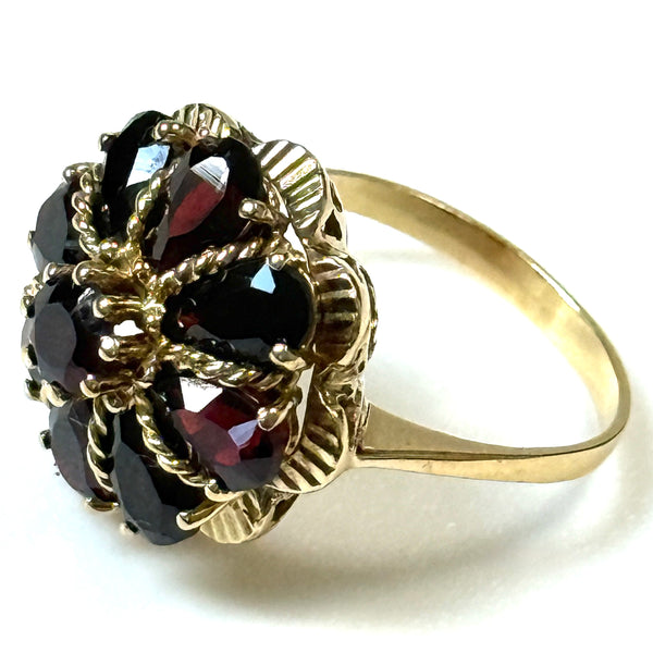 Vintage 18ct Yellow Gold and Garnet Dress Ring